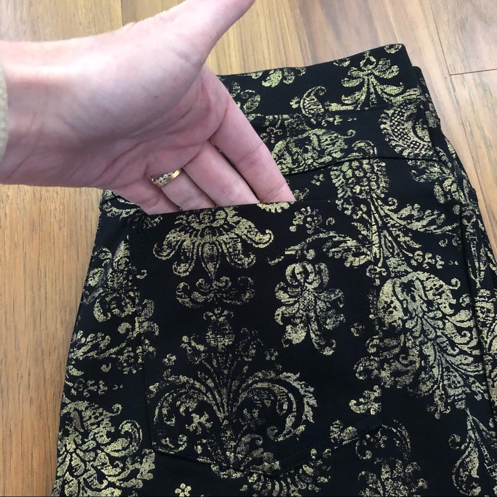 HUE Legging with Gold Appliqué - Size S - Picture 5 of 7